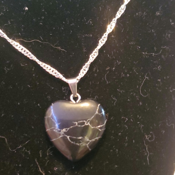 NWT Stone Heart on Silver Chain Necklace - Picture 3 of 4